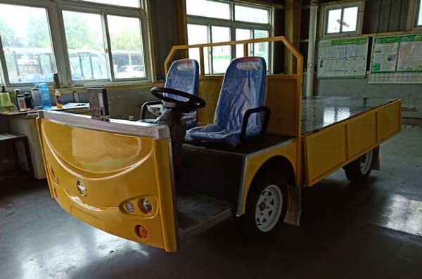 3噸電動(dòng)膠輪車